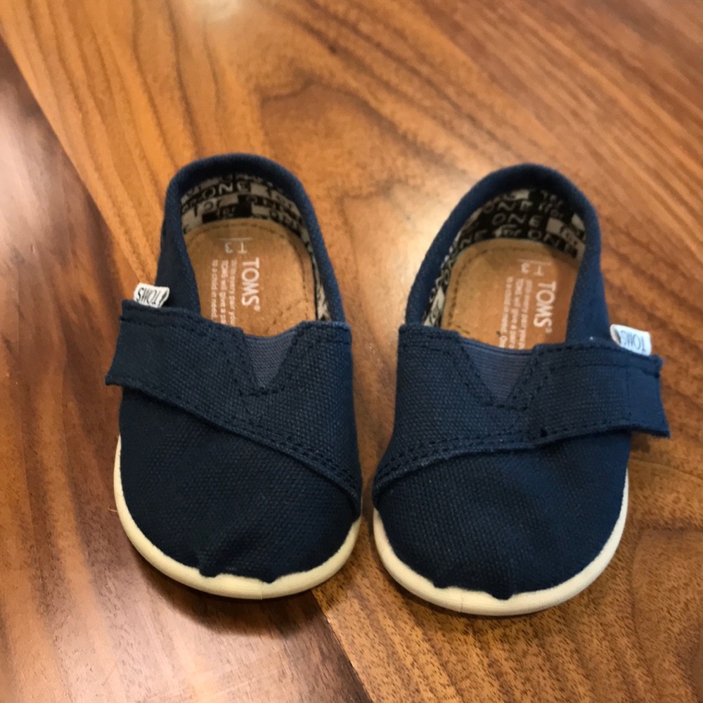 Toms infant baby size 3 navy shoe